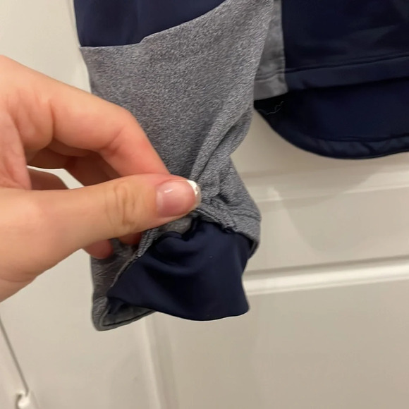 Women’s Under Armour sweatshirt size medium‎ navy/gray - Picture 5 of 10